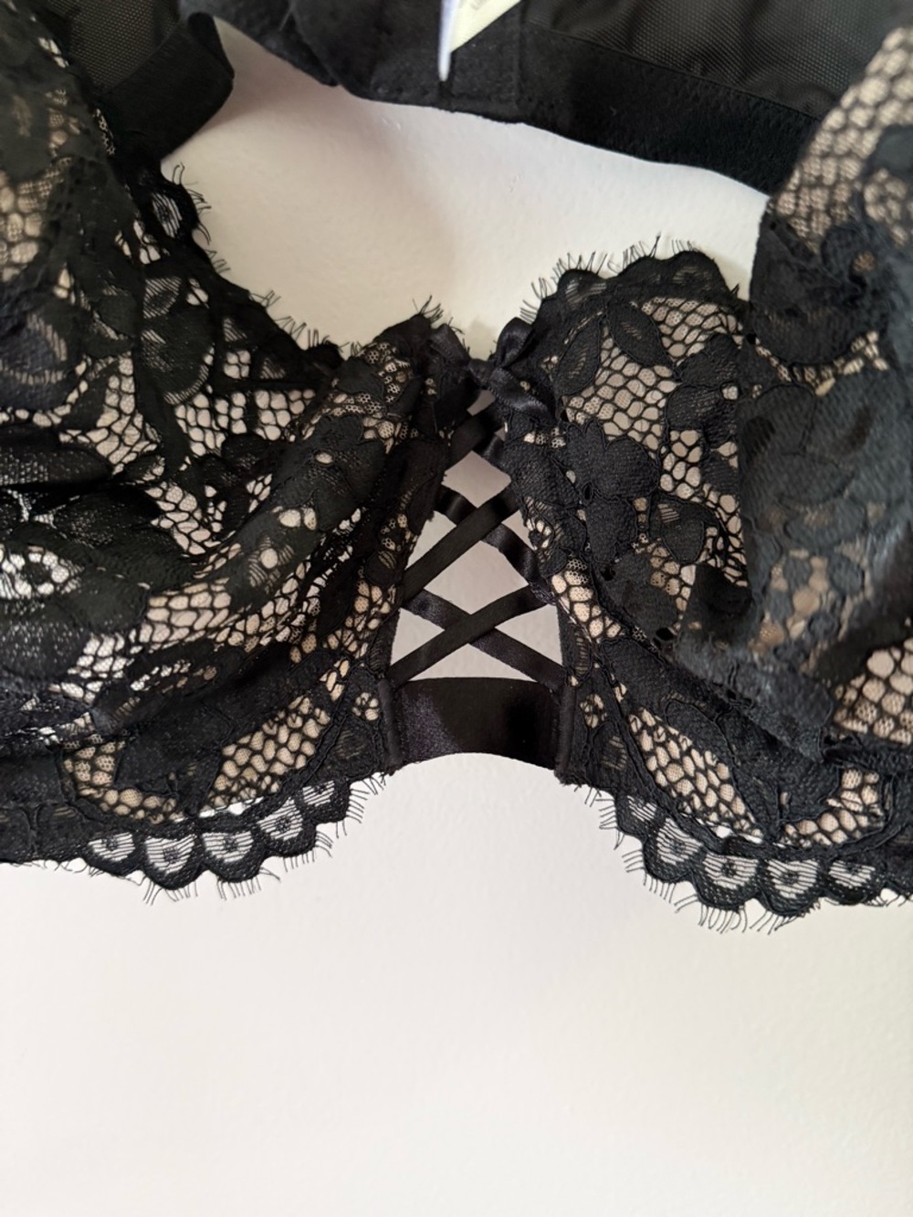 Cacique Unlined Balconette Woman’s Black Lace Bra 46DD Criss Cross Detail